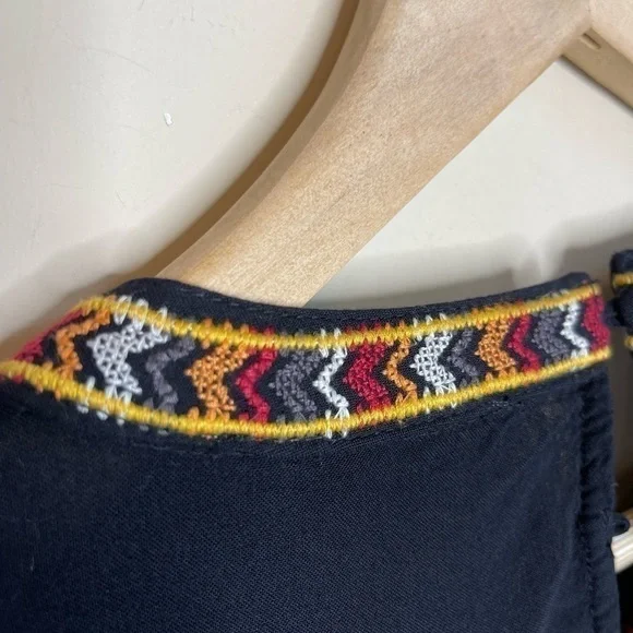 𝅺ANDRE'E by unit black long sleeve floral embroidered blouse - Picture 3 of 8